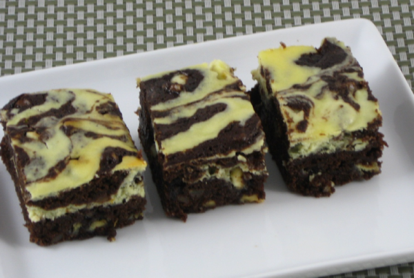 brownie-cheesecake Keto-Friendly Brownie Cheesecake